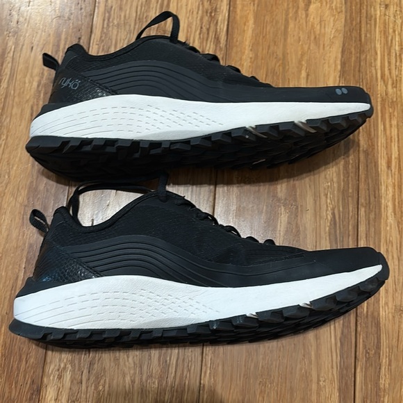 Ryka Kaya Black Walking Shoes, 7.5 - Picture 11 of 13